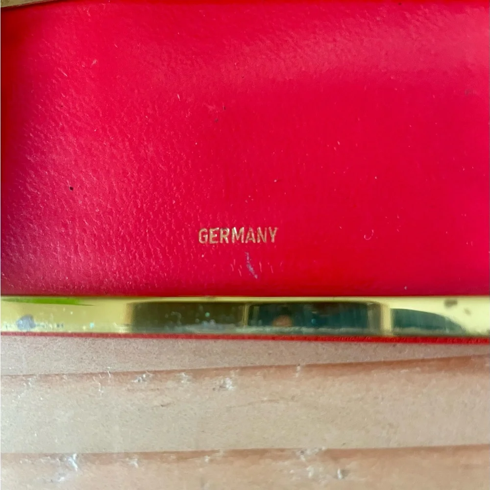 Dunhill cigarette red
